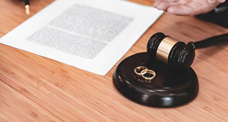 qualities of good divorce lawyers delhi