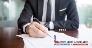 Experienced good divorce lawyers in Delhi consulting a client – Leges Juris Associates